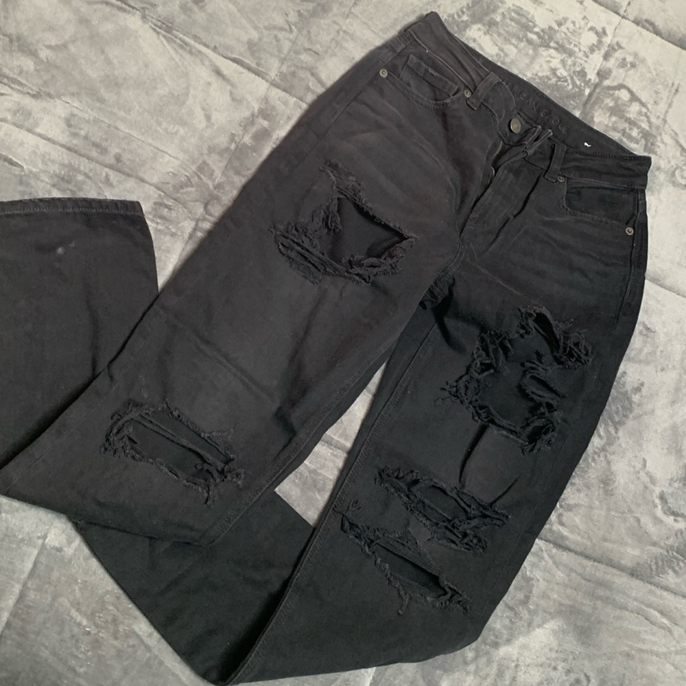 Rarely worn American Eagle black mom jeans.